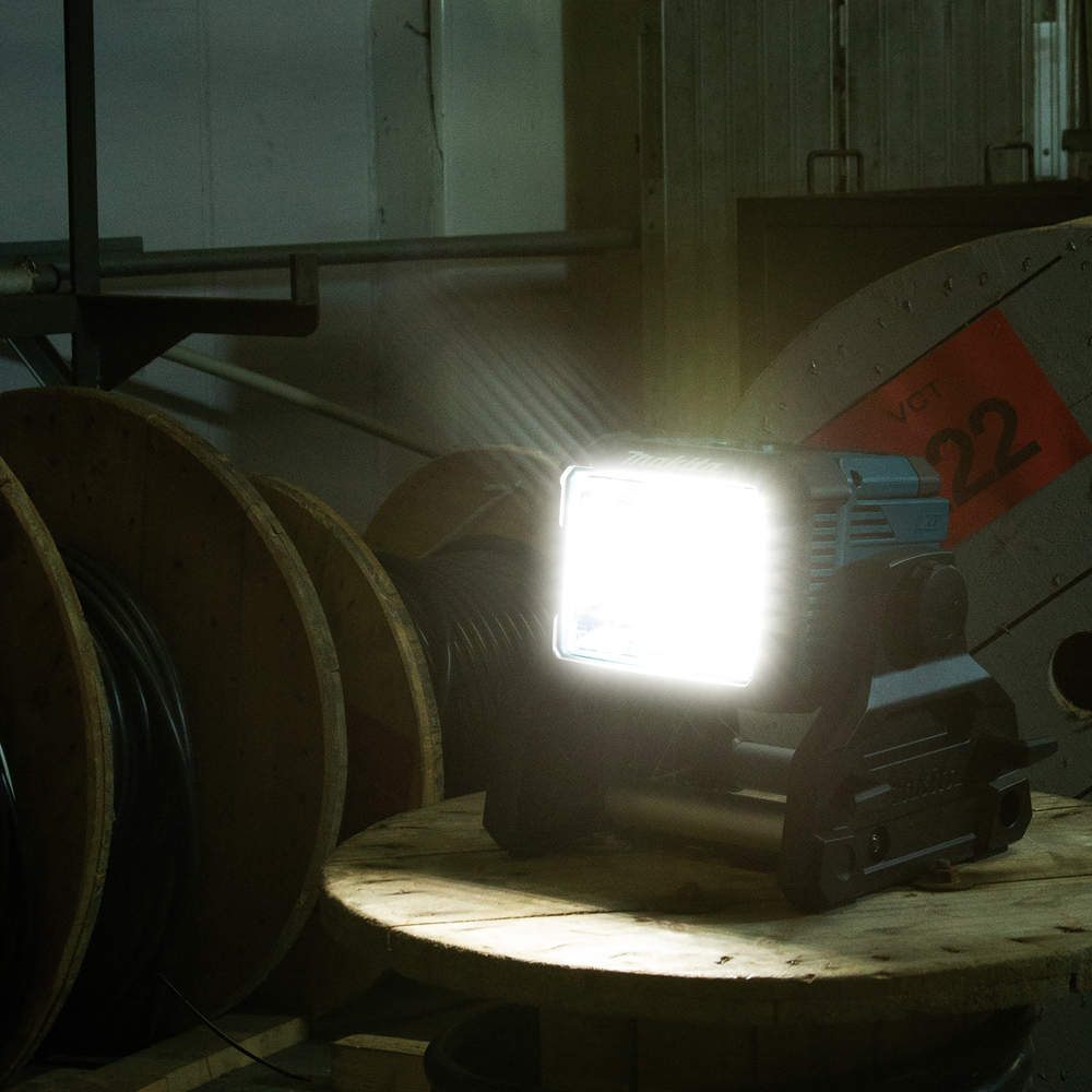 Makita DEADML811