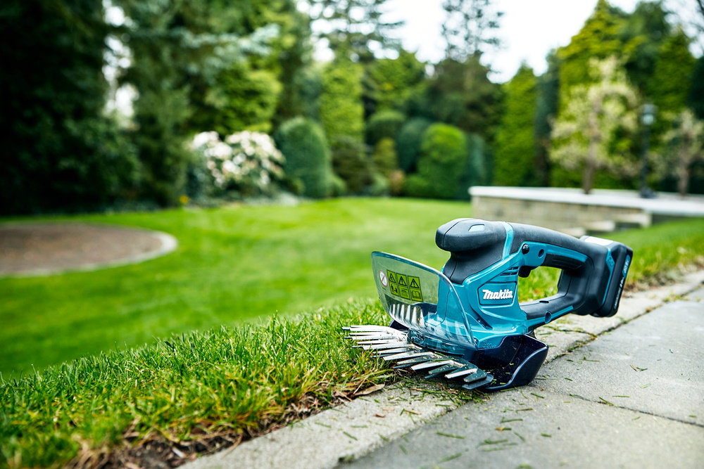 Makita UM600DSAE