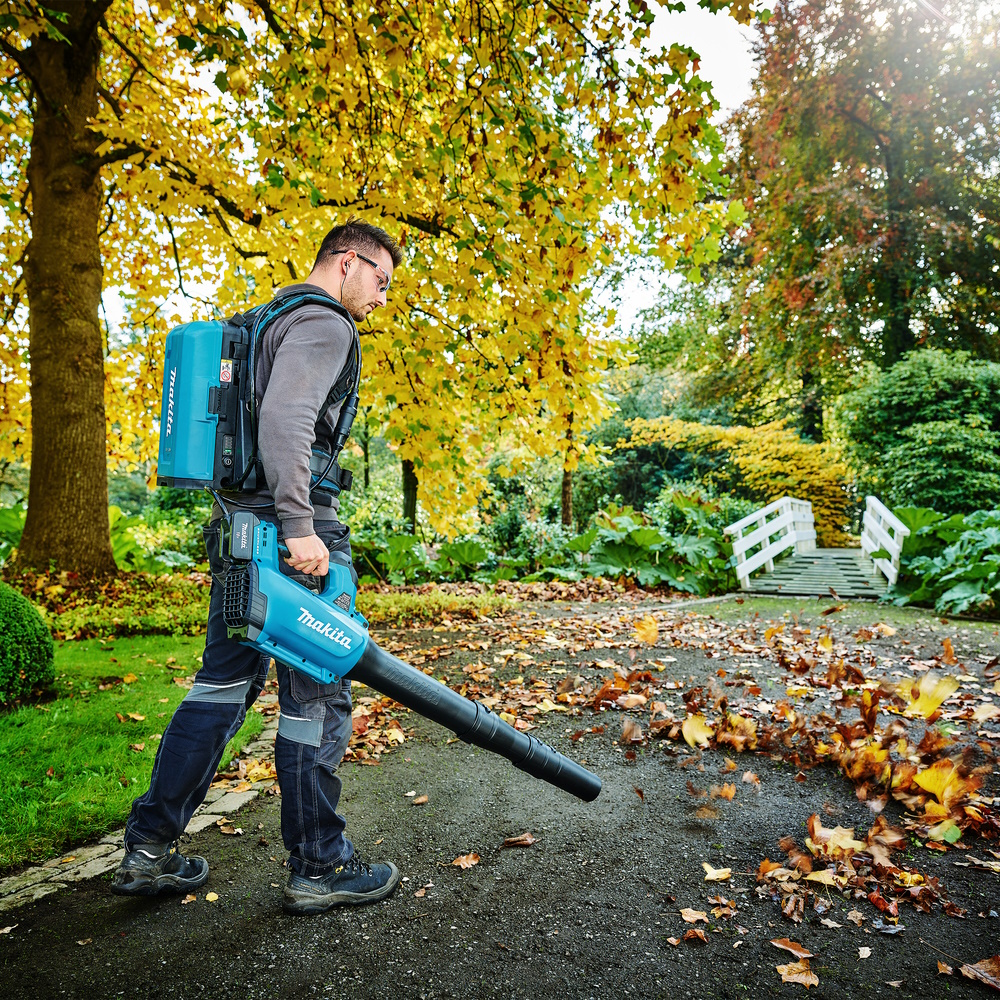 akkus légseprű használat közben